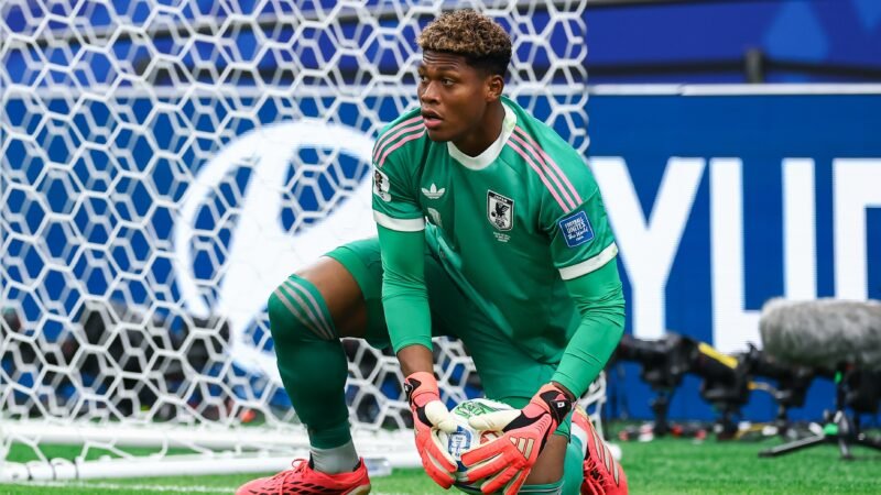PSG desfaz acordo para contratar goleiro do Japão, que entra na mira do Aston Villa
