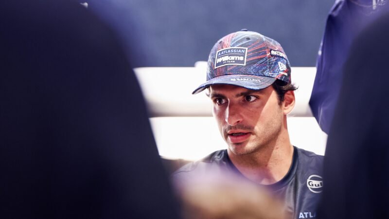 Williams renova contrato de Carlos Sainz na F1 em vínculo multianual