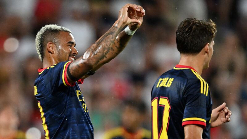 Arsenal bate Girona com gol de Gabriel Jesus, e estreante marca