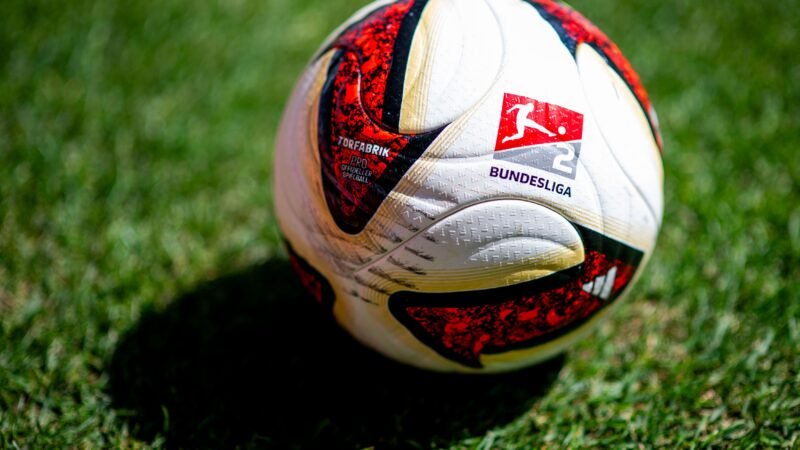 Nova bola da Bundesliga é criticada por causar mais dor; entenda