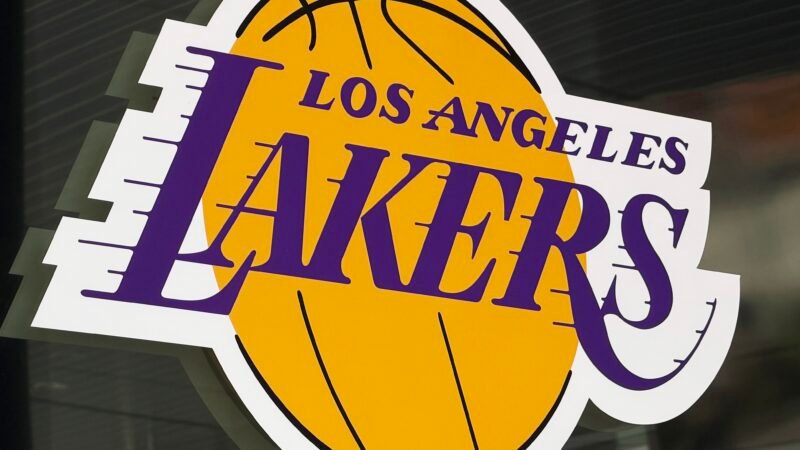 Família Buss vende ações restantes e deixa comando dos Lakers após 47 anos
