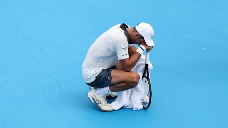 Djokovic passa mal em quadra e é eliminado na estreia do Masters 1000 de Cincinnati