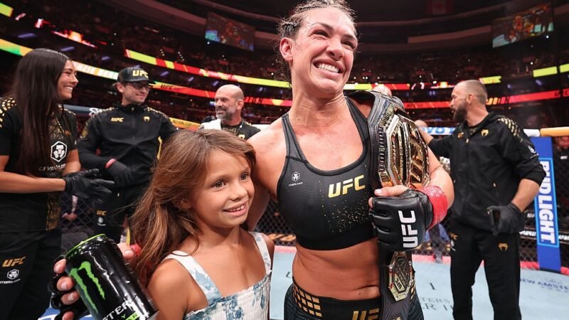 UFC 330: Mackenzie Dern vence Gillian Robertson e mantém cinturão peso-palha