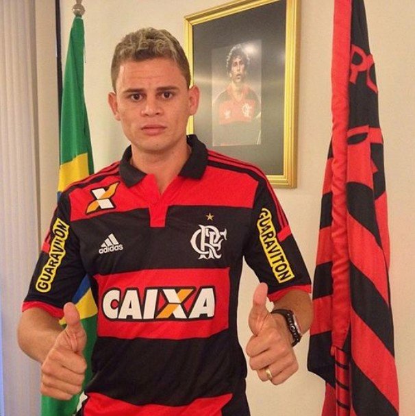 Do bônus trocado por uma moto ao Flamengo: Jonas diz como virou o “Schweinsteiger do Sertão”