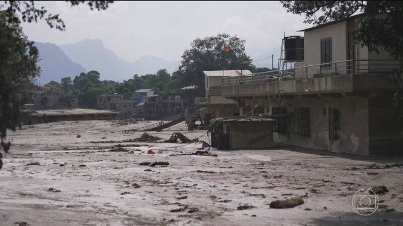 Número de mortos pelas enchentes no Nepal sobe para 675; reconstrução pode custar até R$ 26 bilhões