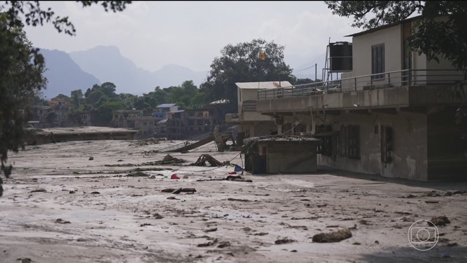 Número de mortos pelas enchentes no Nepal sobe para 675; reconstrução pode custar até R$ 26 bilhões