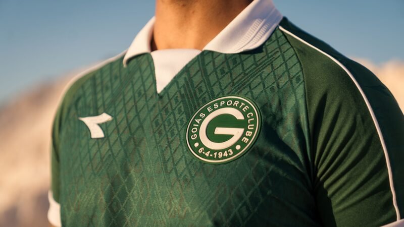 Goiás lança nova camisa inspirada no primeiro título goiano do clube; veja