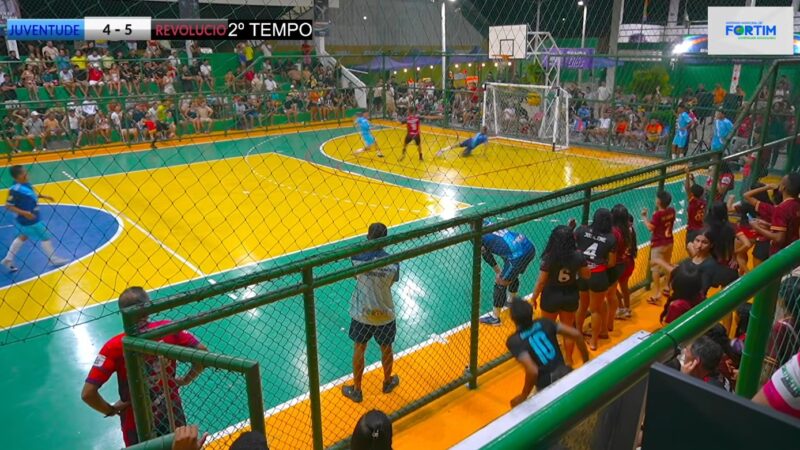 Goleiro invade a quadra, evita gol e acaba expulso em semifinal de futsal no CE