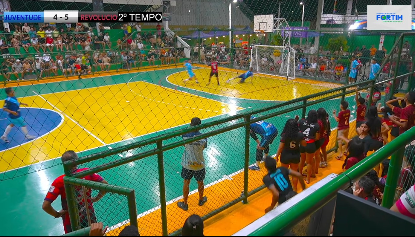 Goleiro invade a quadra, evita gol e acaba expulso em semifinal de futsal no CE