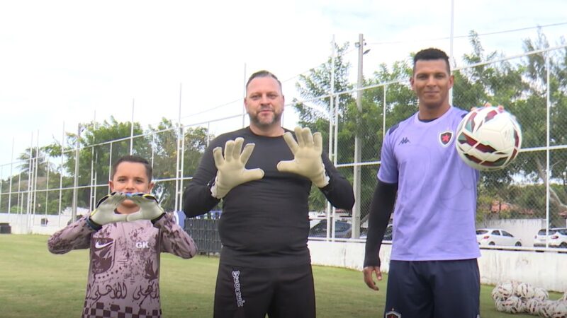 De pai para filho: paixão pelo gol aproxima torcedores de goleiro do Botafogo-PB