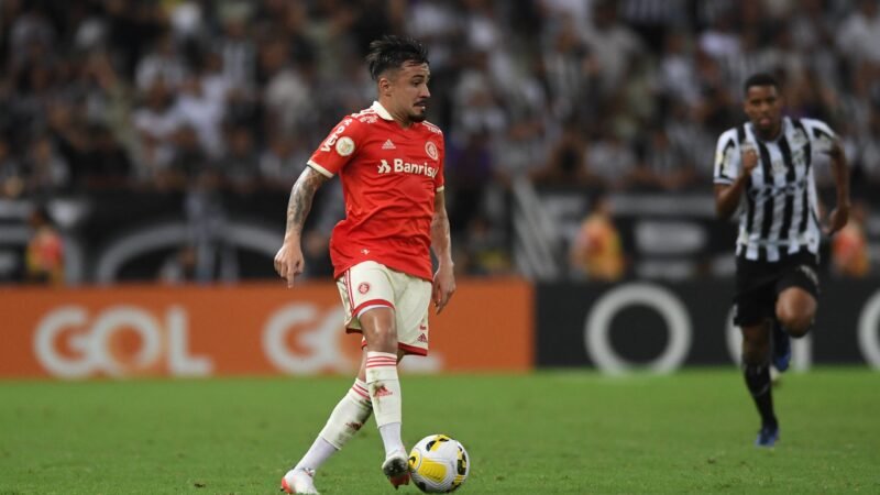 Chapecoense encaminha contratação de lateral-direito ex-Internacional