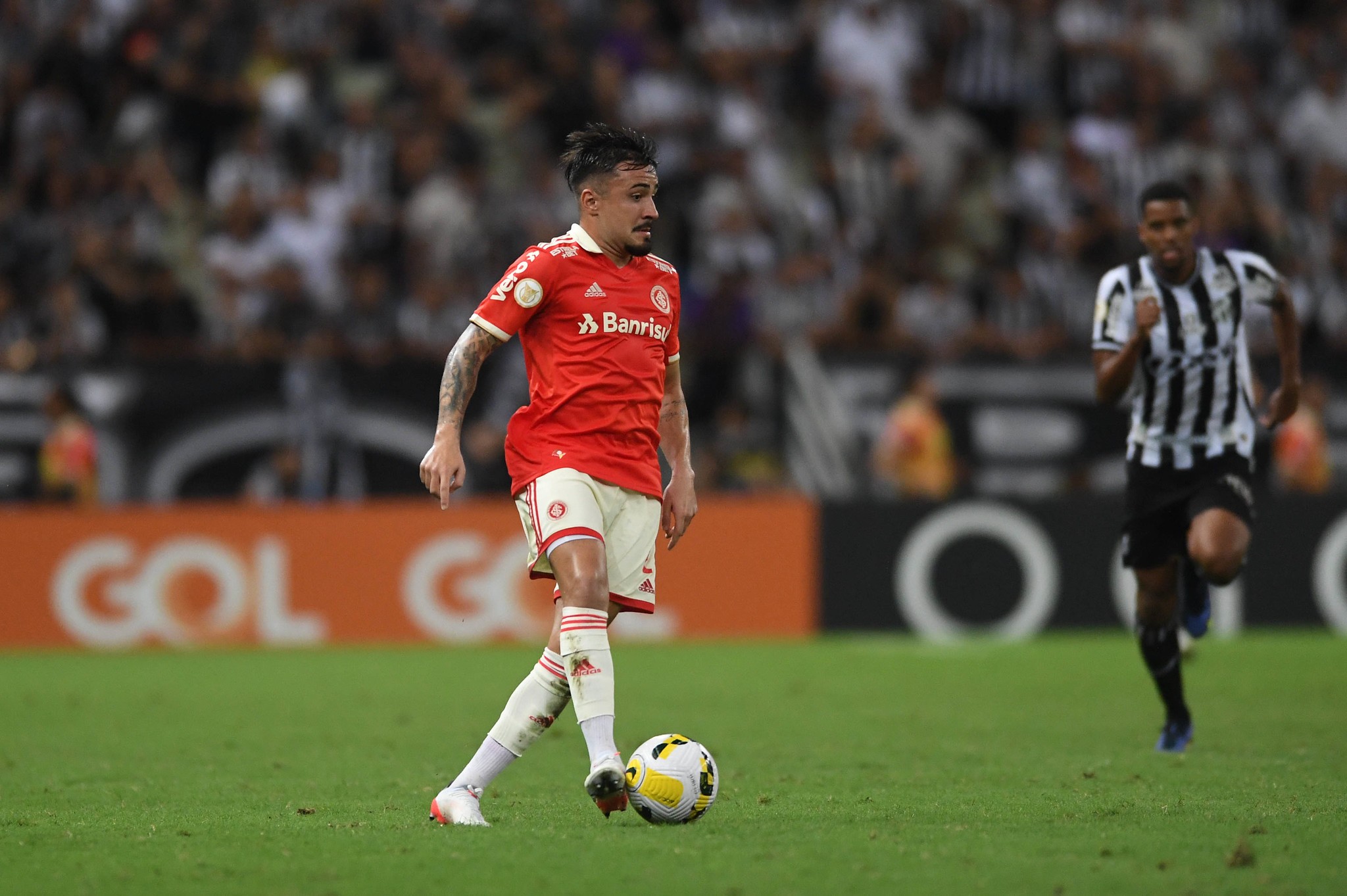 Chapecoense encaminha contratação de lateral-direito ex-Internacional