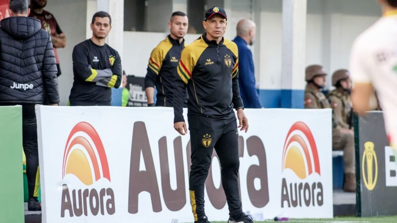 Já classificado, Brusque vai com seis pendurados para jogo contra o Guarani
