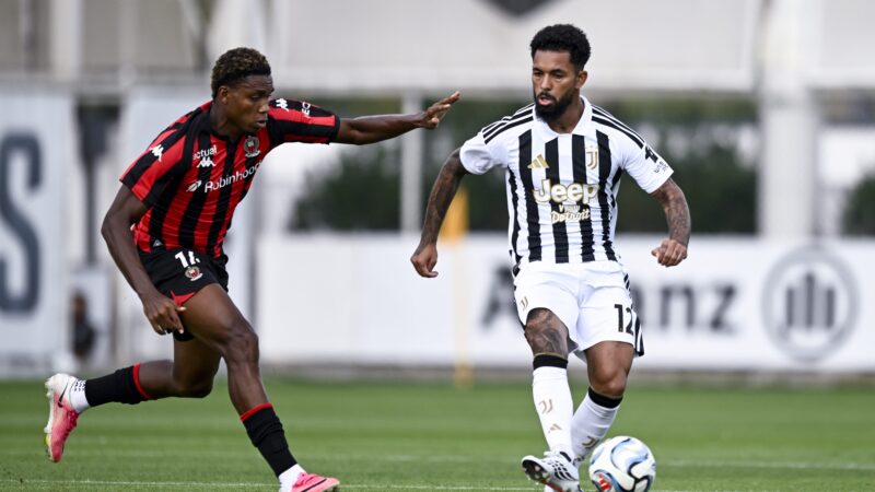 Douglas Luiz marca em amistoso e expressa desejo de permanecer na Juventus após empréstimos