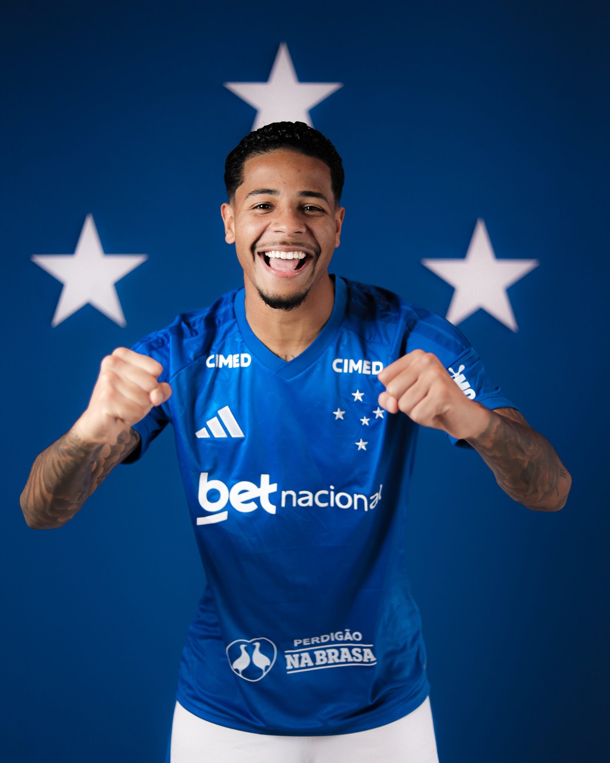 Trio contratado pelo Cruzeiro movimentou mais de R$ 350 milhões no exterior; veja detalhes