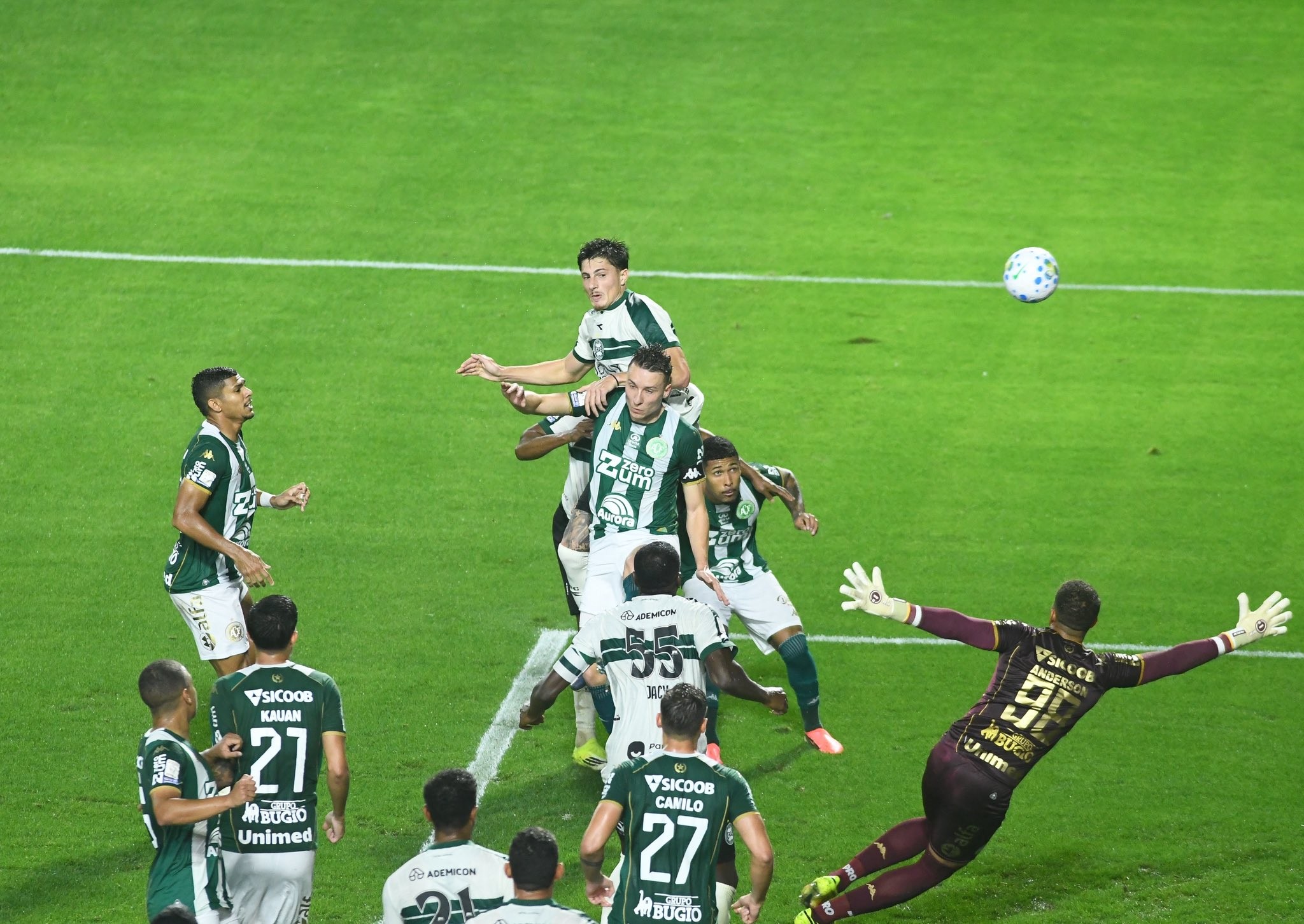 Atuações do Coritiba: Tiago Cóser faz valer lei do ex e é o melhor contra a Chape; dê suas notas