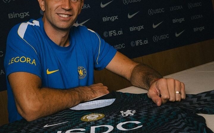 Chelsea anuncia a contratação do goleiro Dibu Martínez