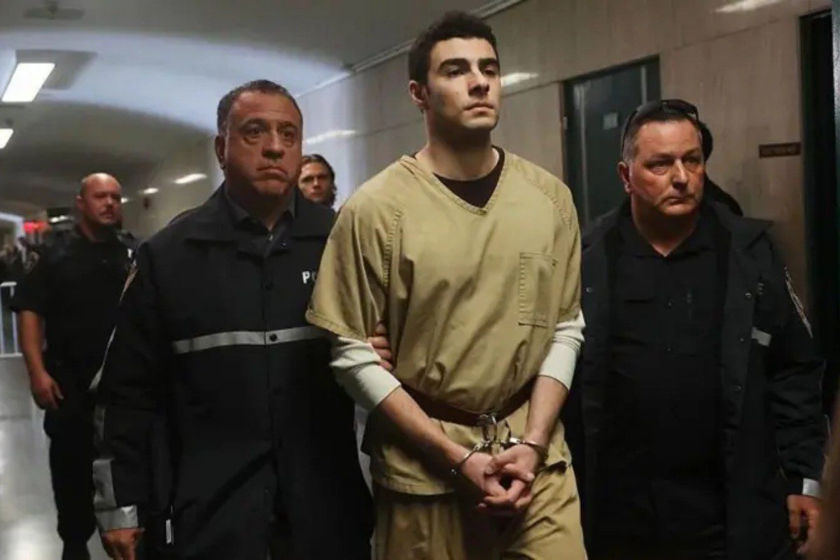 Julgamento de Luigi Mangione por assassinato é adiado em Nova York