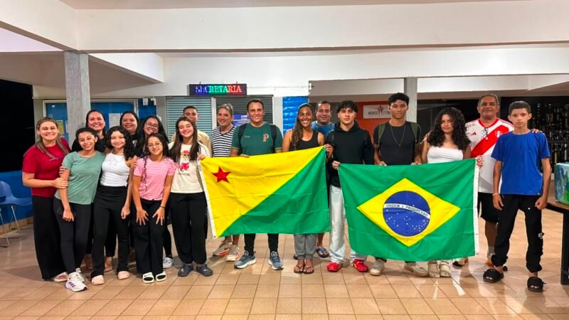 Delegação do Acre viaja de ônibus para a Copa Bolpebra de Natação em busca do tetra