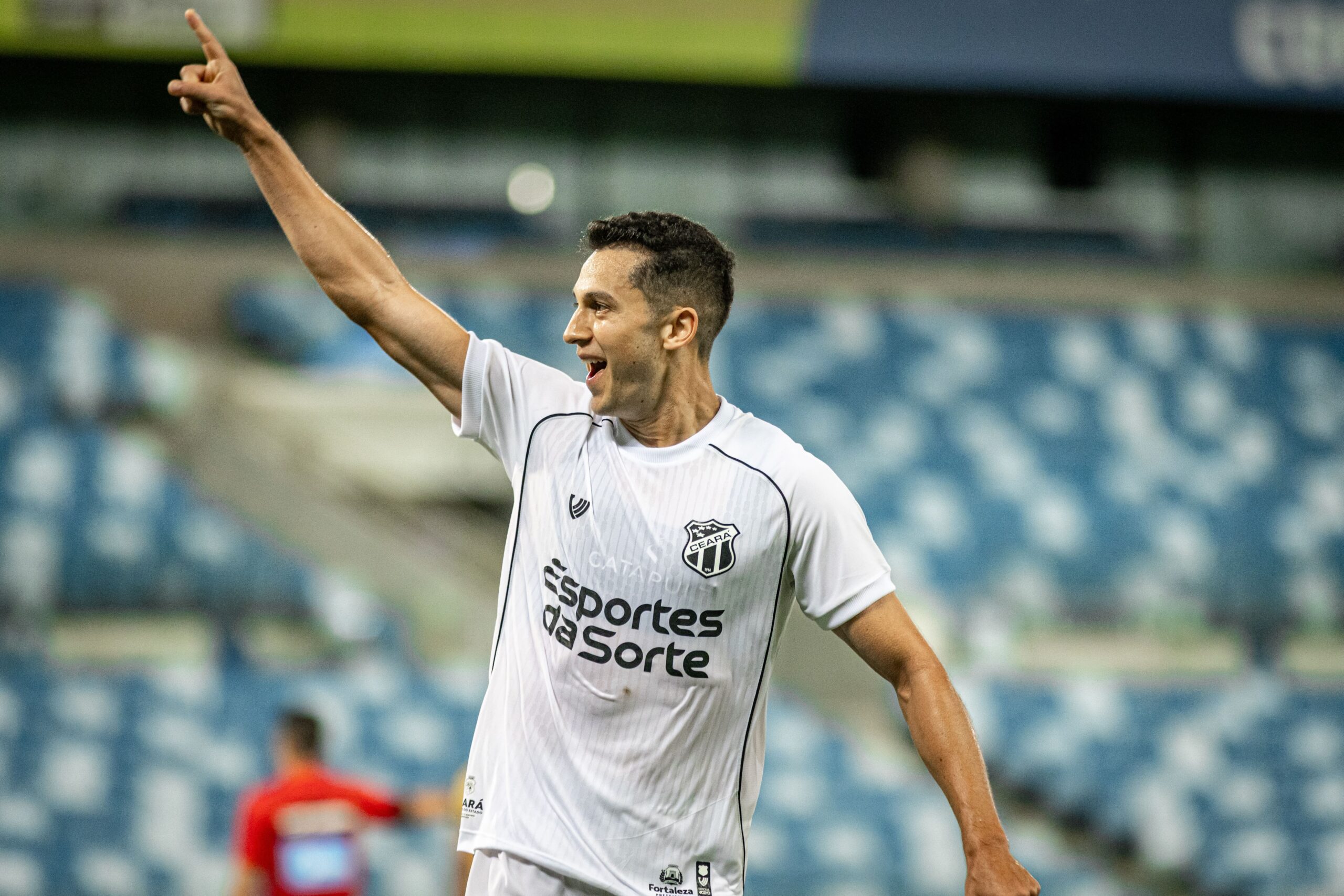 Sport negocia contratação do meia Juan Alano, do Ceará