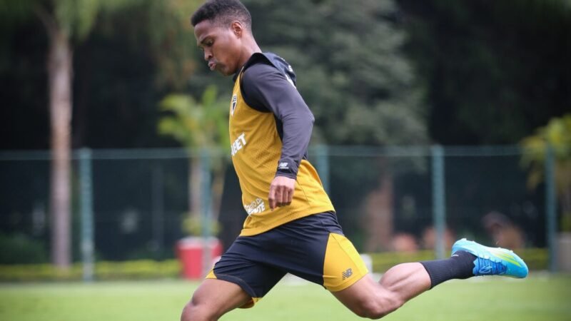 Wendell vira titular em meio a impasse na lateral do São Paulo e completa 50 jogos