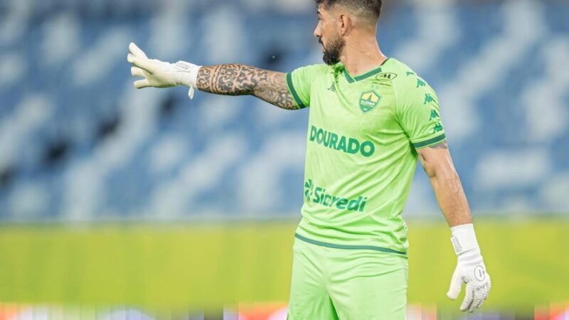 Marcelo Carné sofre ruptura do tendão do adutor e desfalca o Cuiabá em 2026