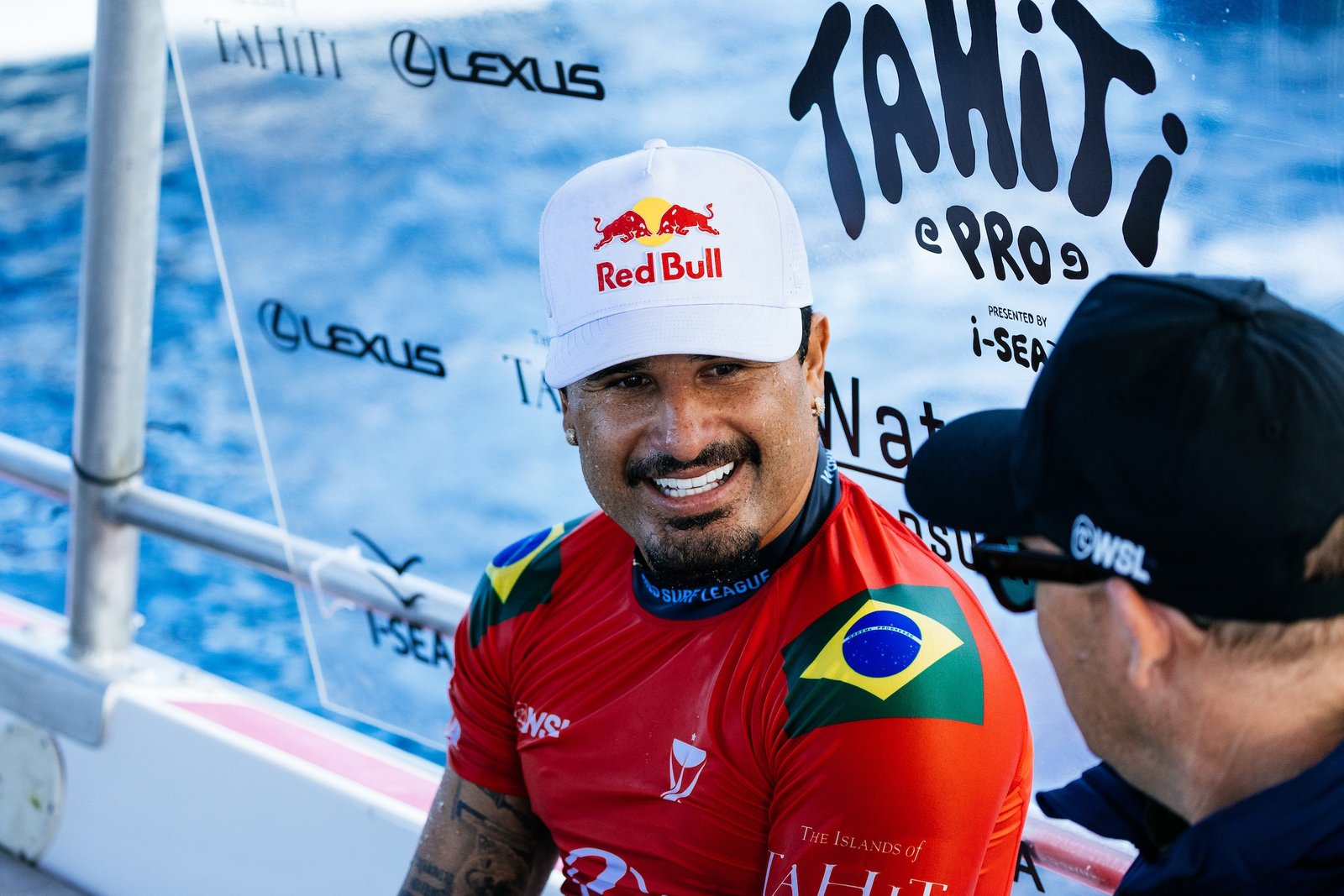 Italo Ferreira supera sul-africano na estreia e vira primeiro brasileiro a avançar na etapa do Taiti