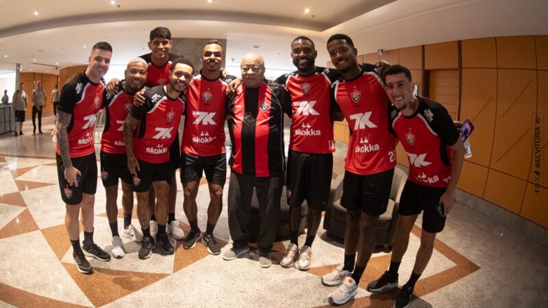 Jairzinho cobra visita ao Barradão e elogia trabalho do filho: “Vem levando o Vitória a ter sucesso”