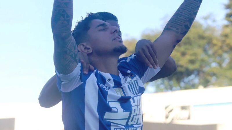 Jean Lucas explica gol “sem querer” contra a Ponte Preta e comenta artilharia no Avaí