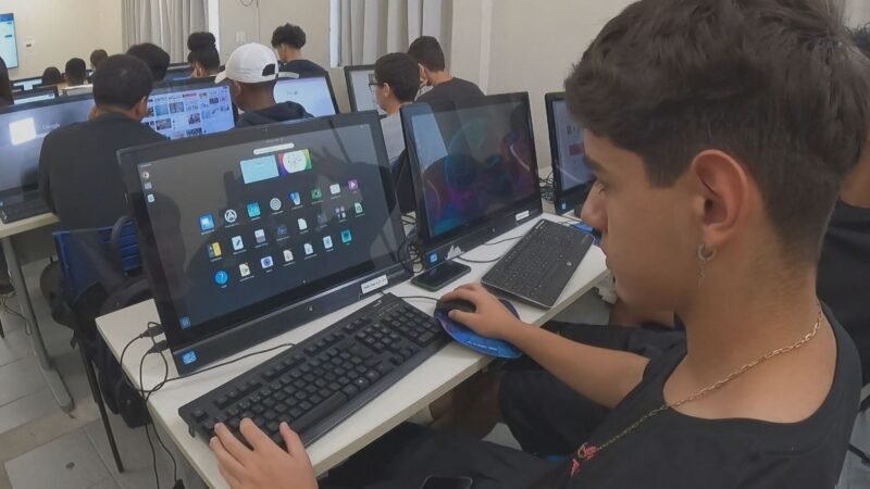 70% dos jovens trabalham e 32% conciliam emprego e estudos no Brasil, diz pesquisa