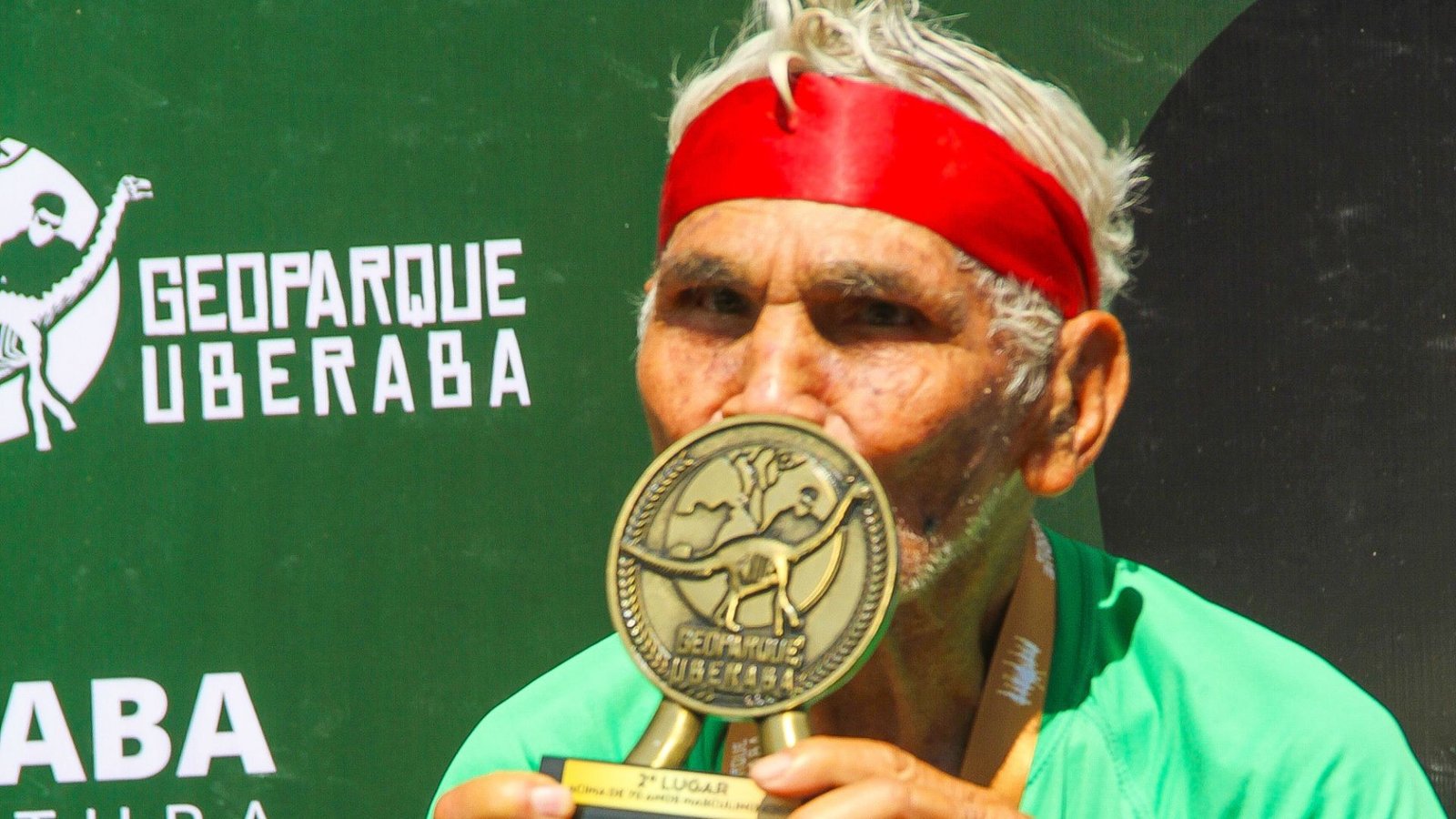 Corredor de 93 anos completa 173ª maratona da vida em Minas: “Vontade você tira de dentro”
