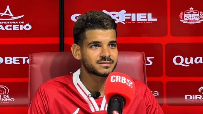 De olho em vaga no CRB, João Neto elogia trabalho de Fábio Matias: “Traz nova dinâmica”