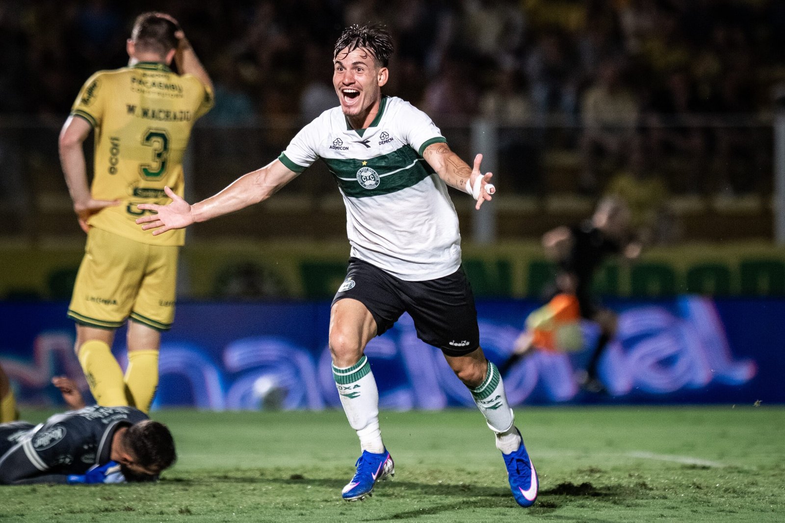 Coritiba reencontra rivais da única série de três vitórias no Brasileirão