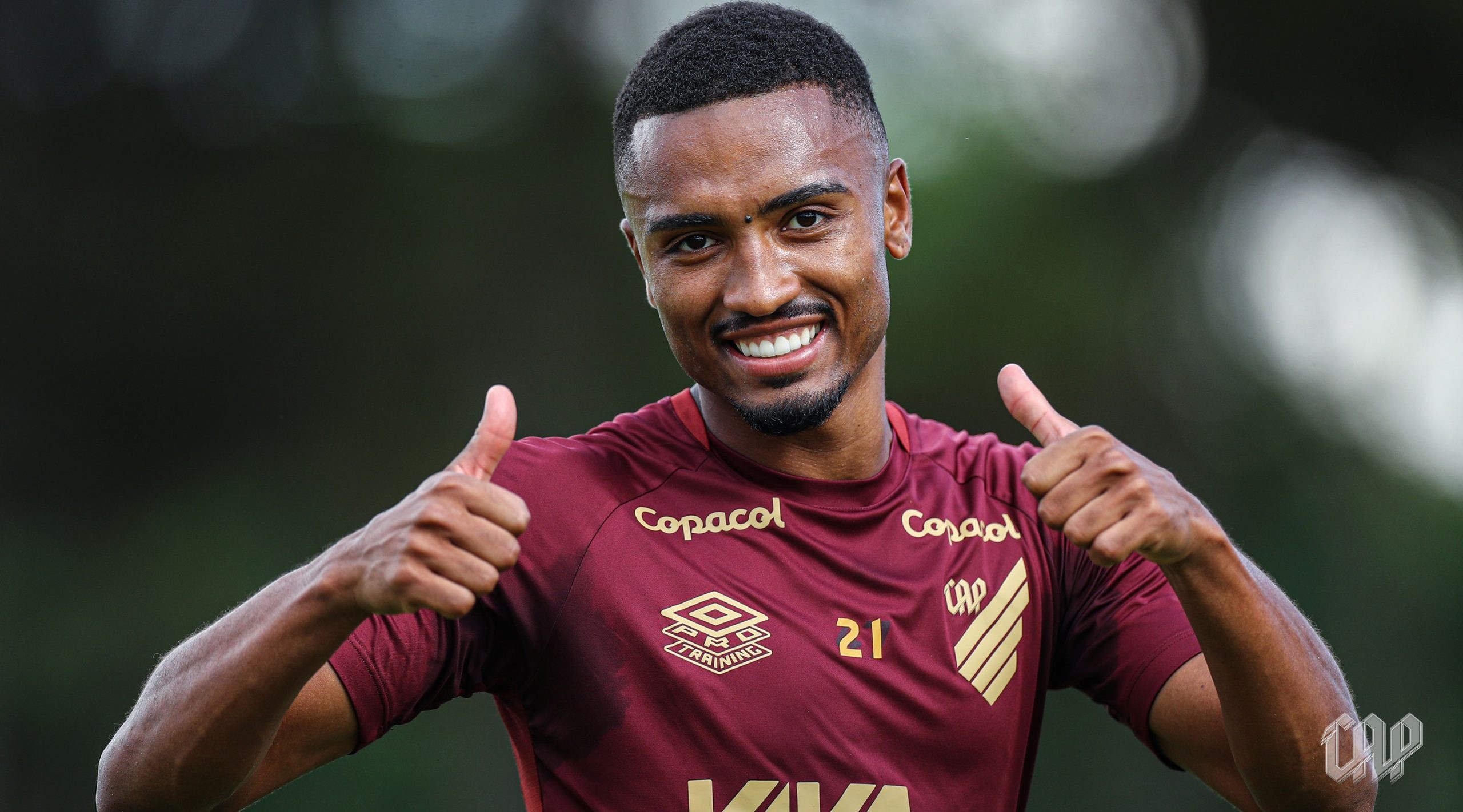 Cartola 2026: Leozinho vence disputa acirrada com Arias e é o Craque de Julho; veja seleção