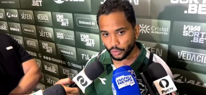 Com salários atrasados, Lourenço cobra diretoria do Goiás: “Está complicado”