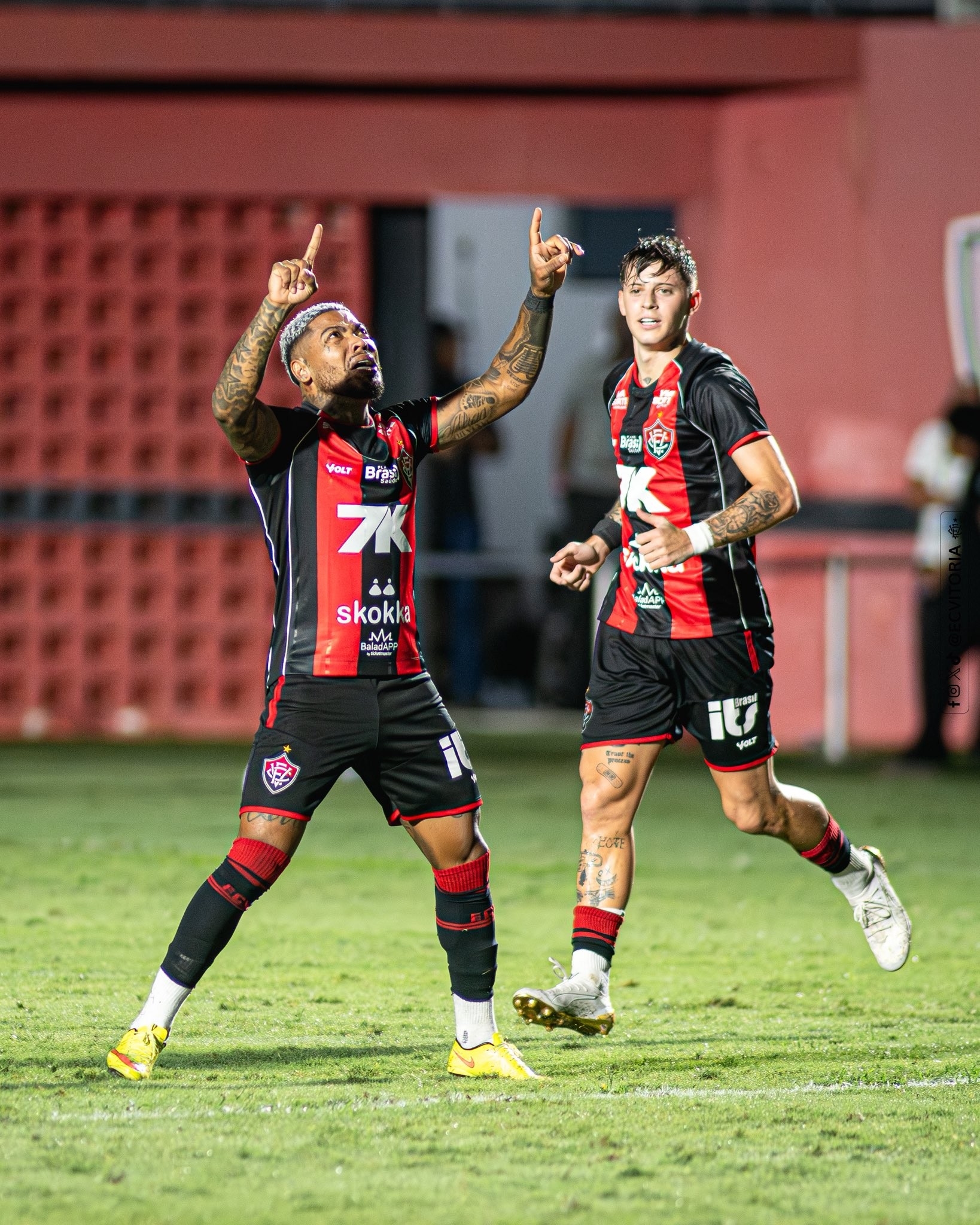Marinho se emociona com primeiro gol no retorno ao Vitória e brinca: “Pode me botar de goleiro”