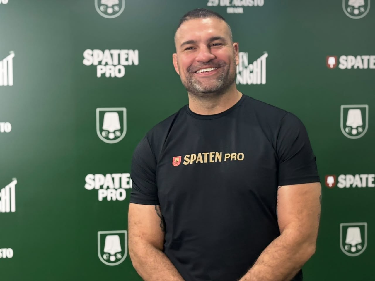 Shogun descarta exibição contra Glover e explica como rival pesou em sua volta da aposentadoria