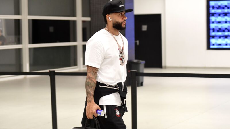 Memphis embarca na Holanda e é aguardado em SP para finalizar negociação com o Corinthians