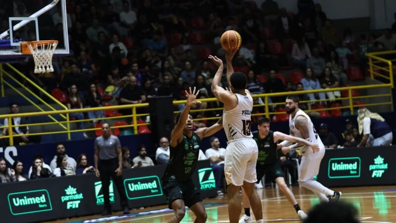 Mogi vence Bauru, segue invicto e assume a liderança do Paulista de Basquete