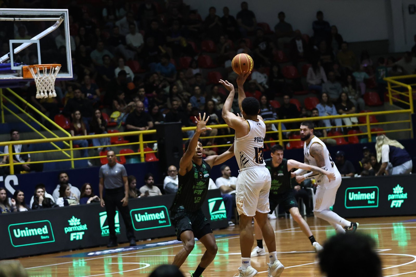 Mogi vence Bauru, segue invicto e assume a liderança do Paulista de Basquete