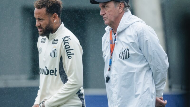 Neymar treina com bola em reapresentação do Santos e deve voltar ao time na Sul-Americana