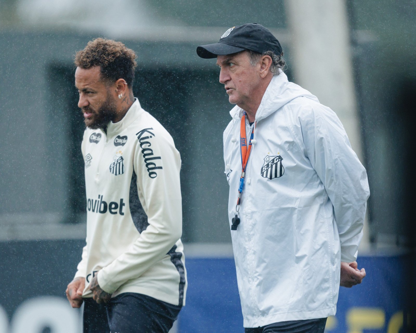 Neymar treina com bola em reapresentação do Santos e deve voltar ao time na Sul-Americana