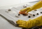 Como limpar fogão: o jeito certo de remover gordura sem danificar