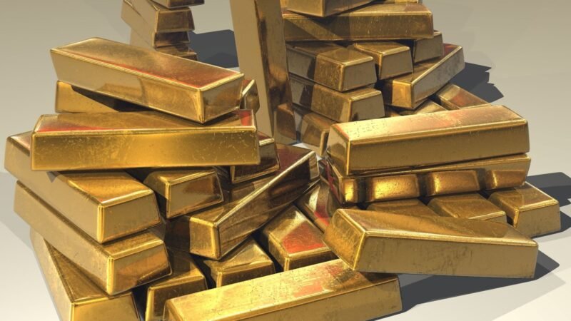Os pedreiros que encontraram tesouro de R$ 54 milhões em moedas e barras de ouro em parede de casa na Bélgica