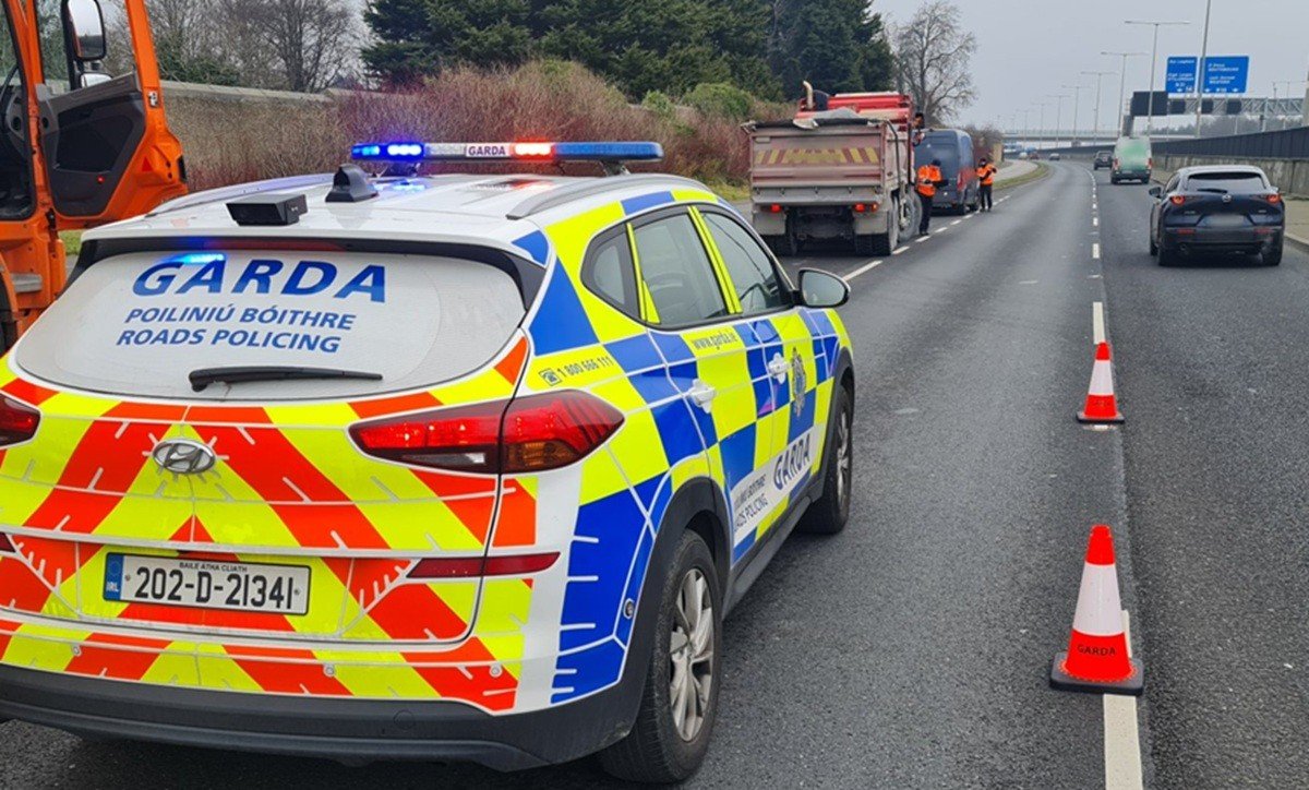‘Roleta russa’: Trend na Irlanda provoca acidentes com mortes após jovens dirigirem na contramão