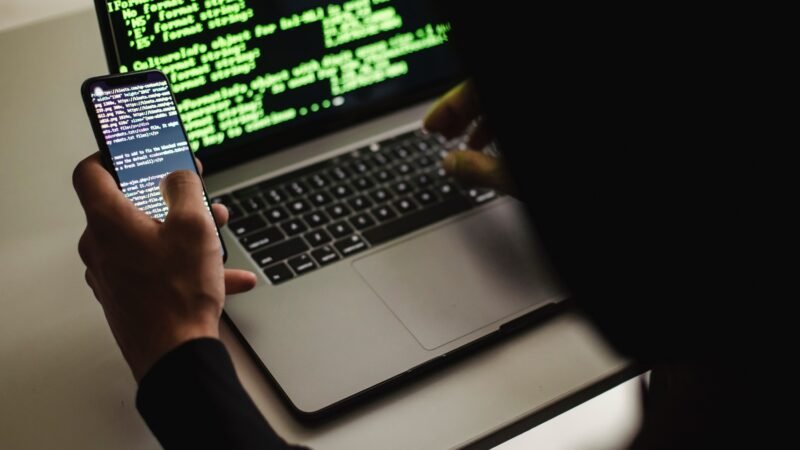 IA pode estar freando salários antes de cortar empregos; veja profissões mais expostas e rankings