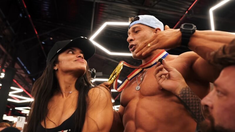 Vit Viana pausa busca pelo pro card para apoiar marido Ramon Dino no Mr. Olympia: “Foco agora é ele”
