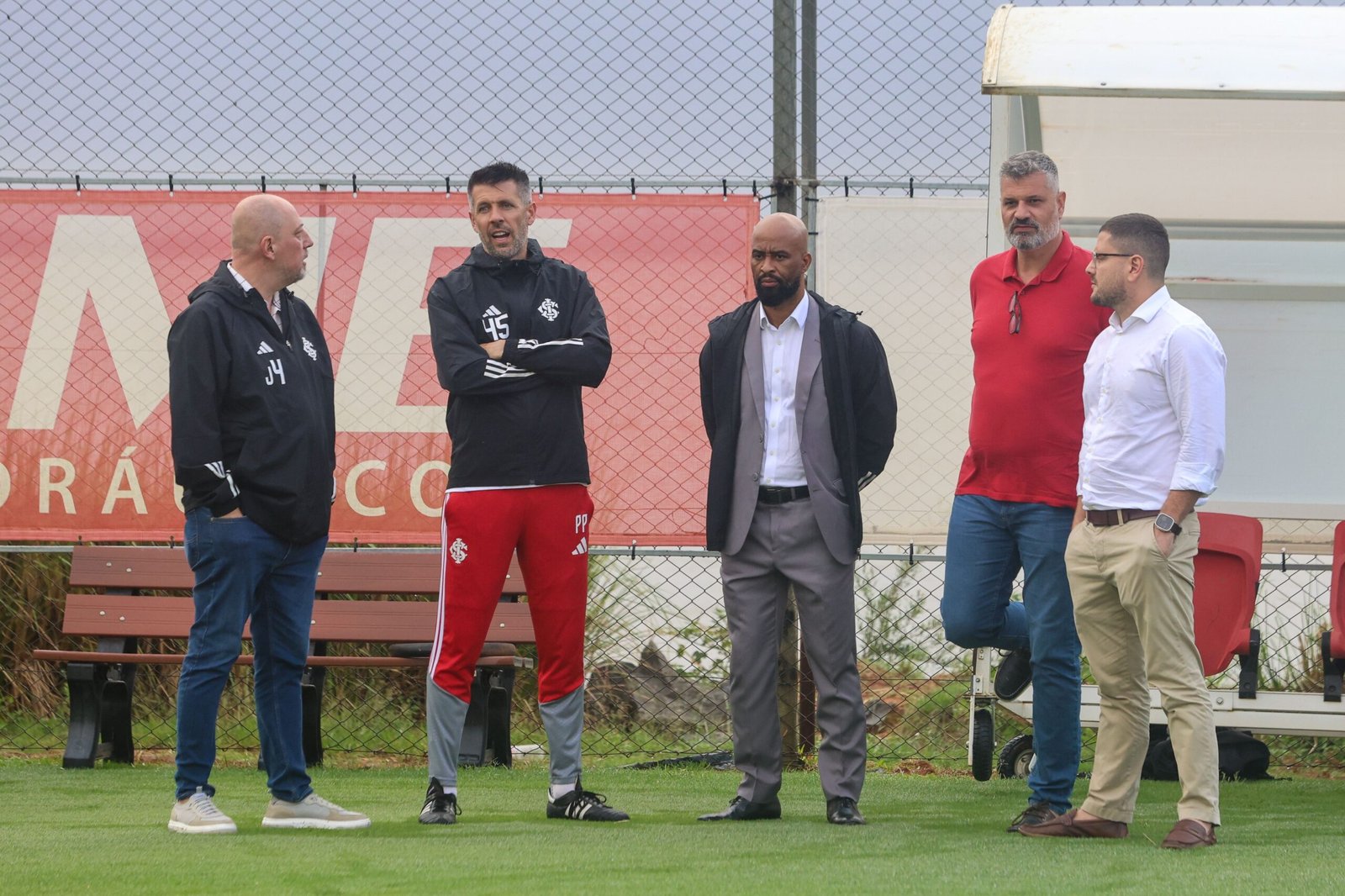 Presidente do Inter reafirma confiança e garante Pezzolano até o fim do ano