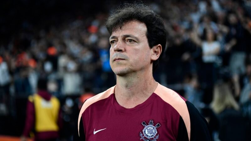 Diniz iguala número de jogos de Dorival no Corinthians em 2026; veja os desempenhos