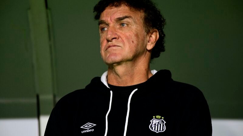 Cuca assume culpa por derrota do Santos, mas faz cobrança ao elenco: “Ter mais alma”